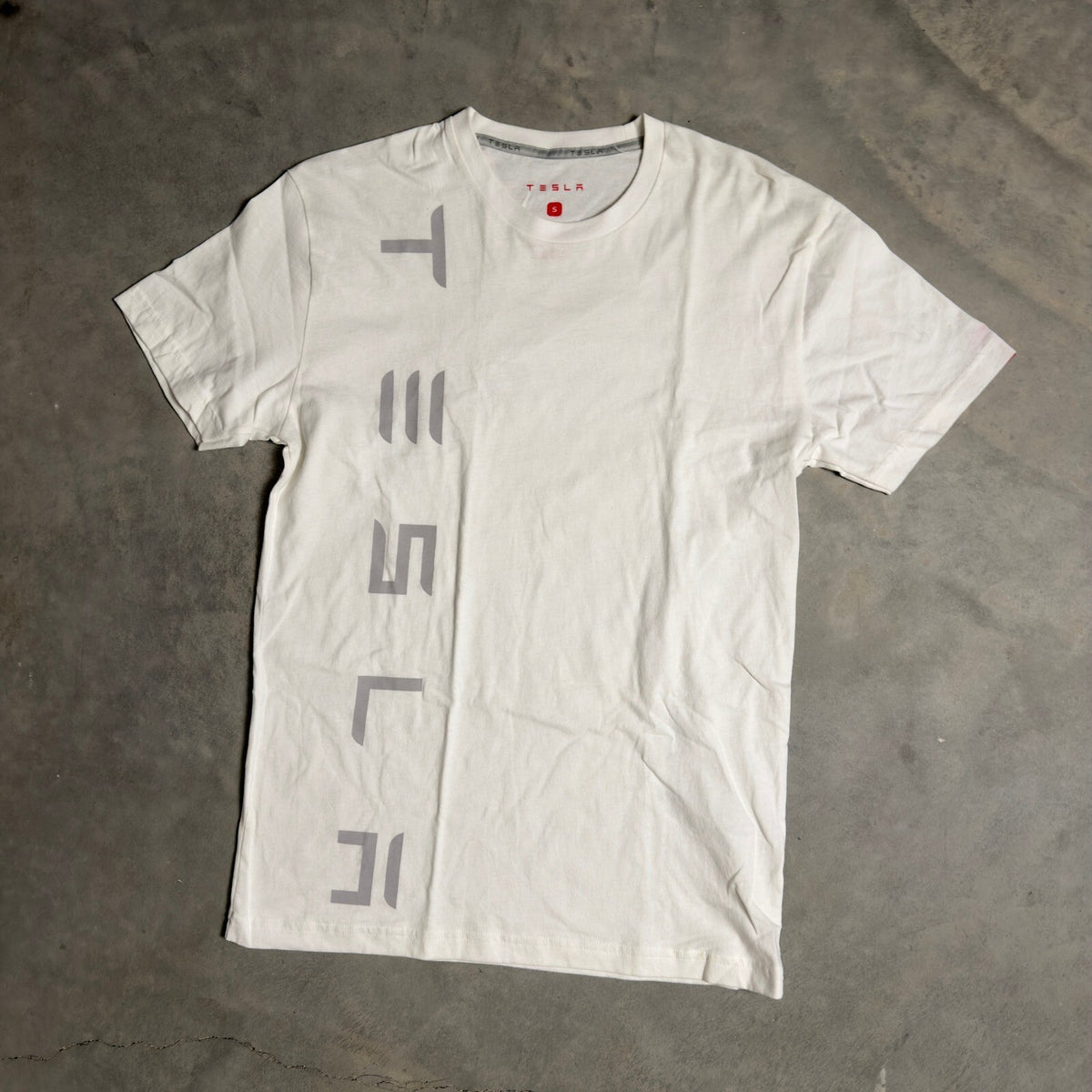 Tesla Graphic Logo TShirt Mens S White Short Sleeve Techwear