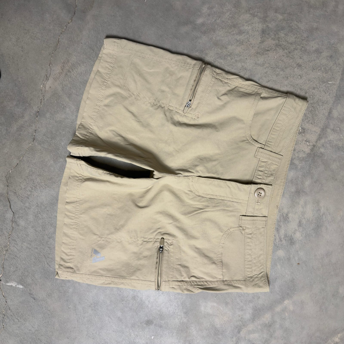 Eddie Bauer Cargo Shorts Womens 4 Khaki Hiking Outdoors