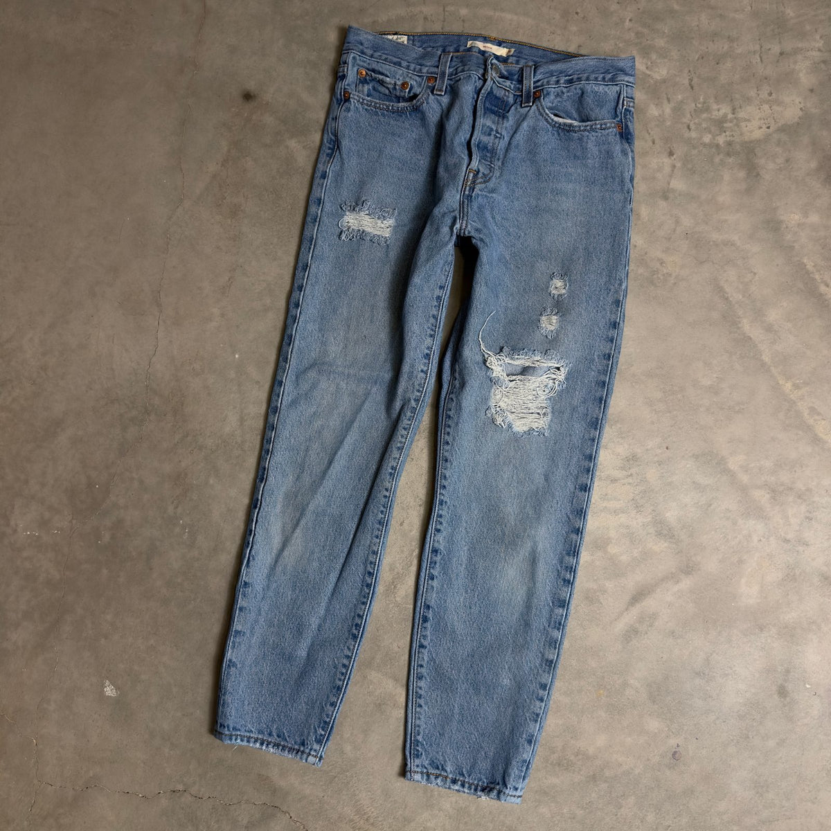 Levi's Premium Wedgie Jeans Womens 29 Light Wash Distressed