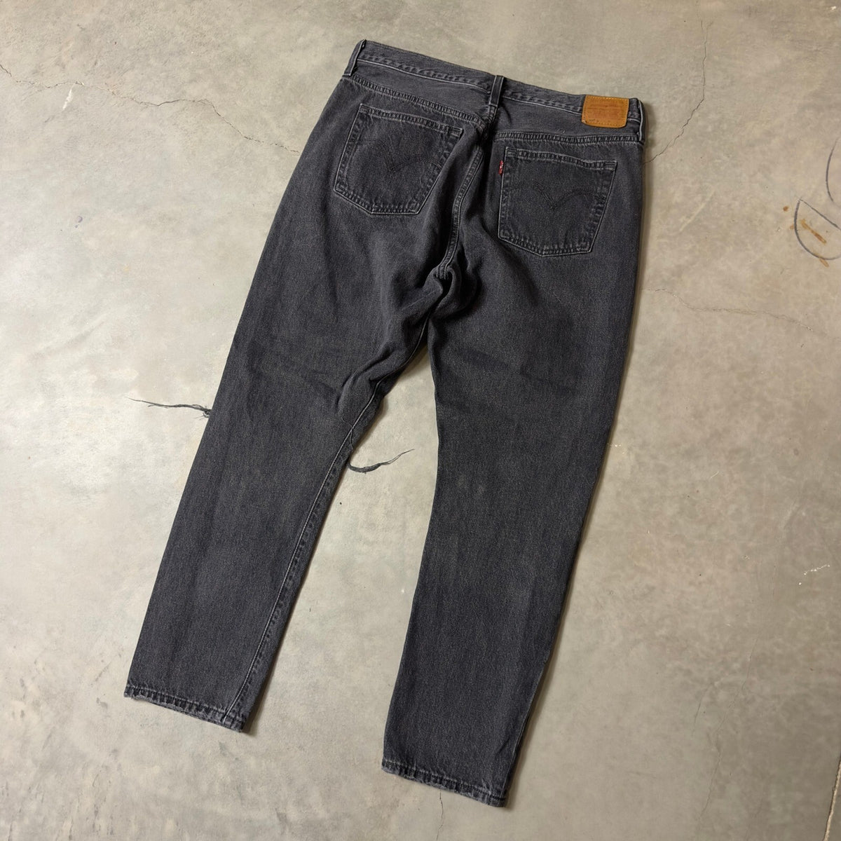 Levi's 501 Original Fit Jeans Mens 34x28 Black Distressed
