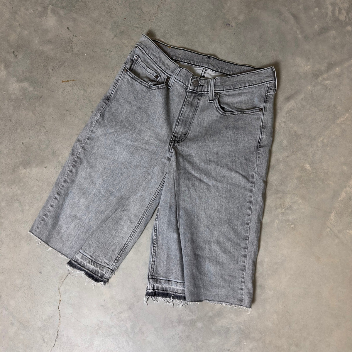 Baggy Y2K Style Levi's 514 Denim Shorts Mens 31 Grey