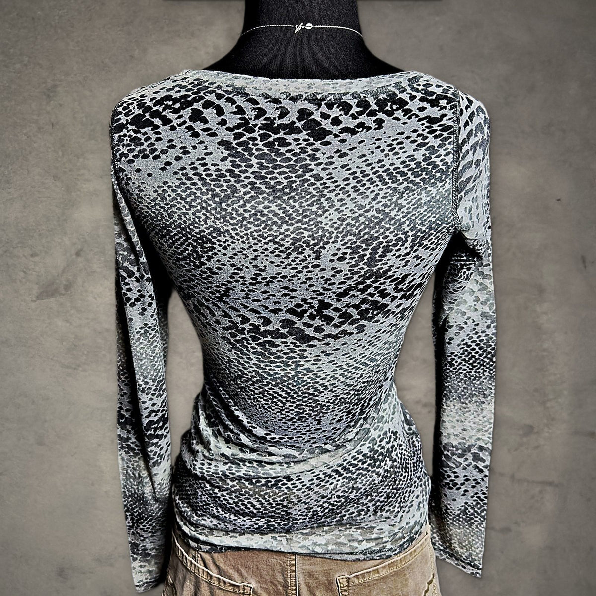 Express Snakeskin Print Long Sleeve Top Womens S Gray