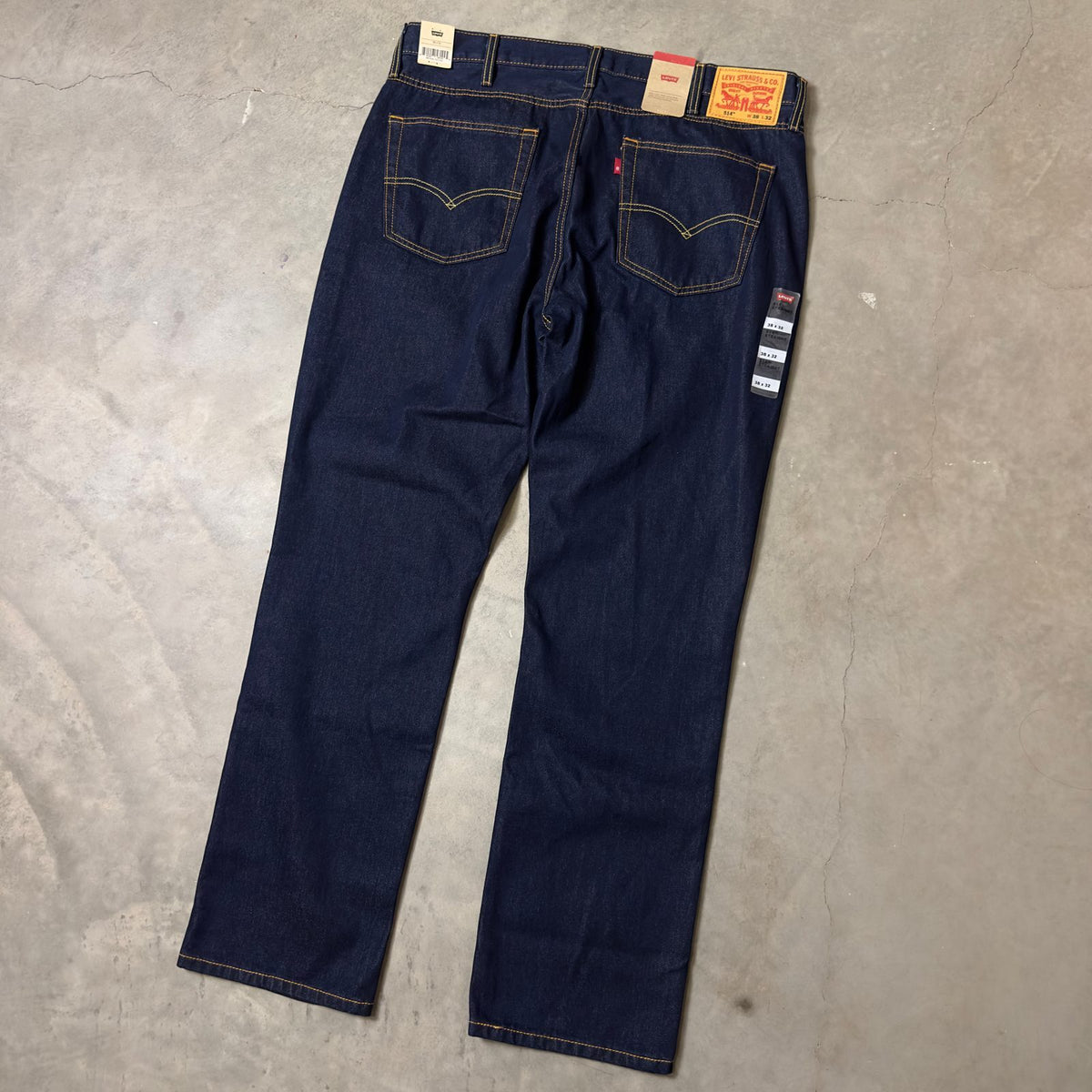 NWT Levi's 514 Straight Jeans Mens 38x32 Indigo Rinse