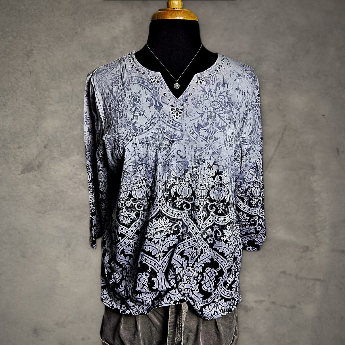 Alfred Dunner Damask Studded 3/4 Sleeve Top Womens M Gray