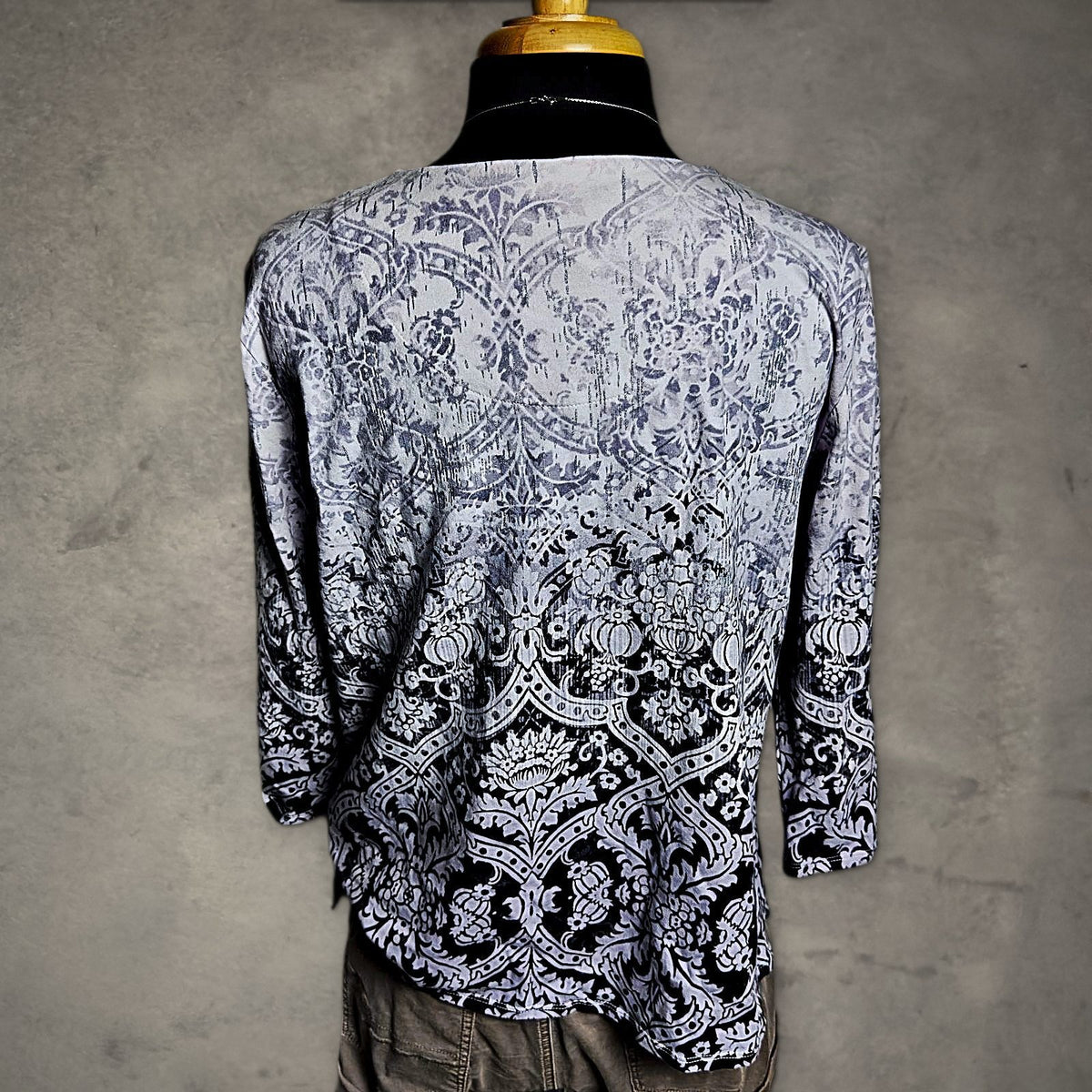 Alfred Dunner Damask Studded 3/4 Sleeve Top Womens M Gray