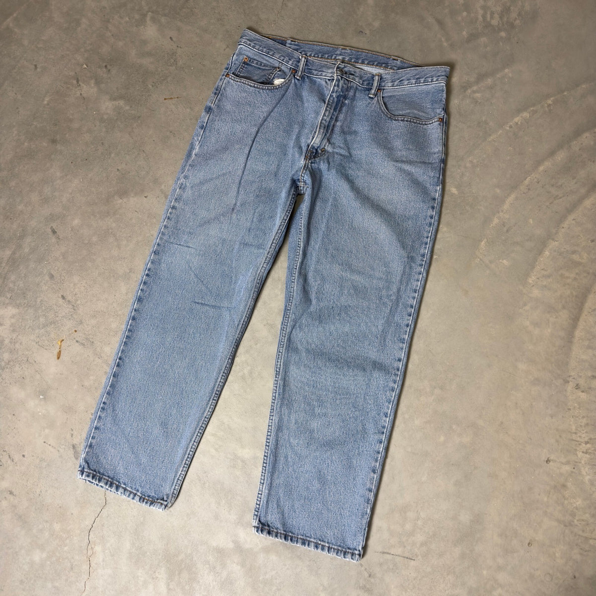 Levi's 550 Relaxed Fit Jeans Mens 38x30 Light Wash Blue