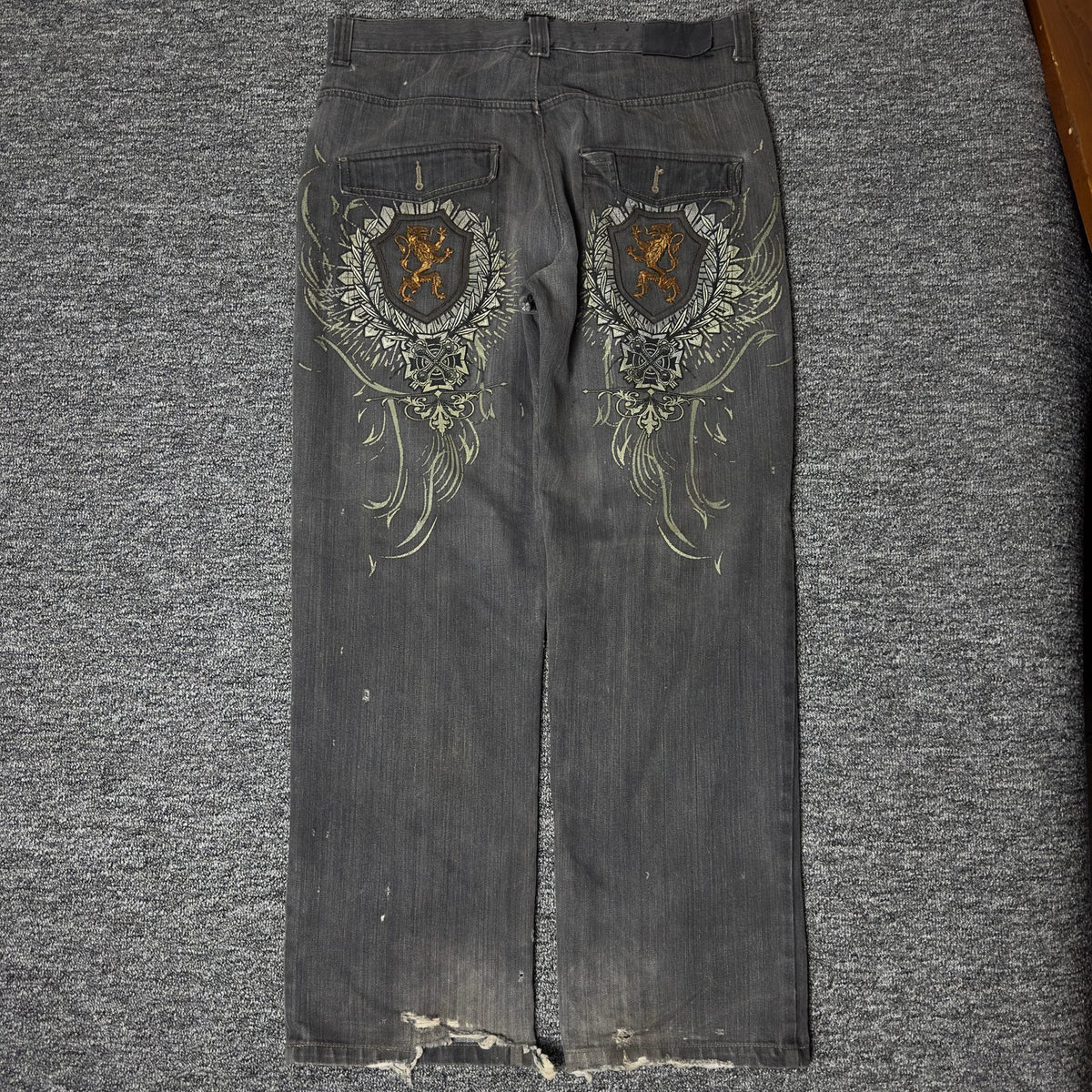Y2K Gothic Lion Crest Embroidered Baggy Denim Jeans Gray