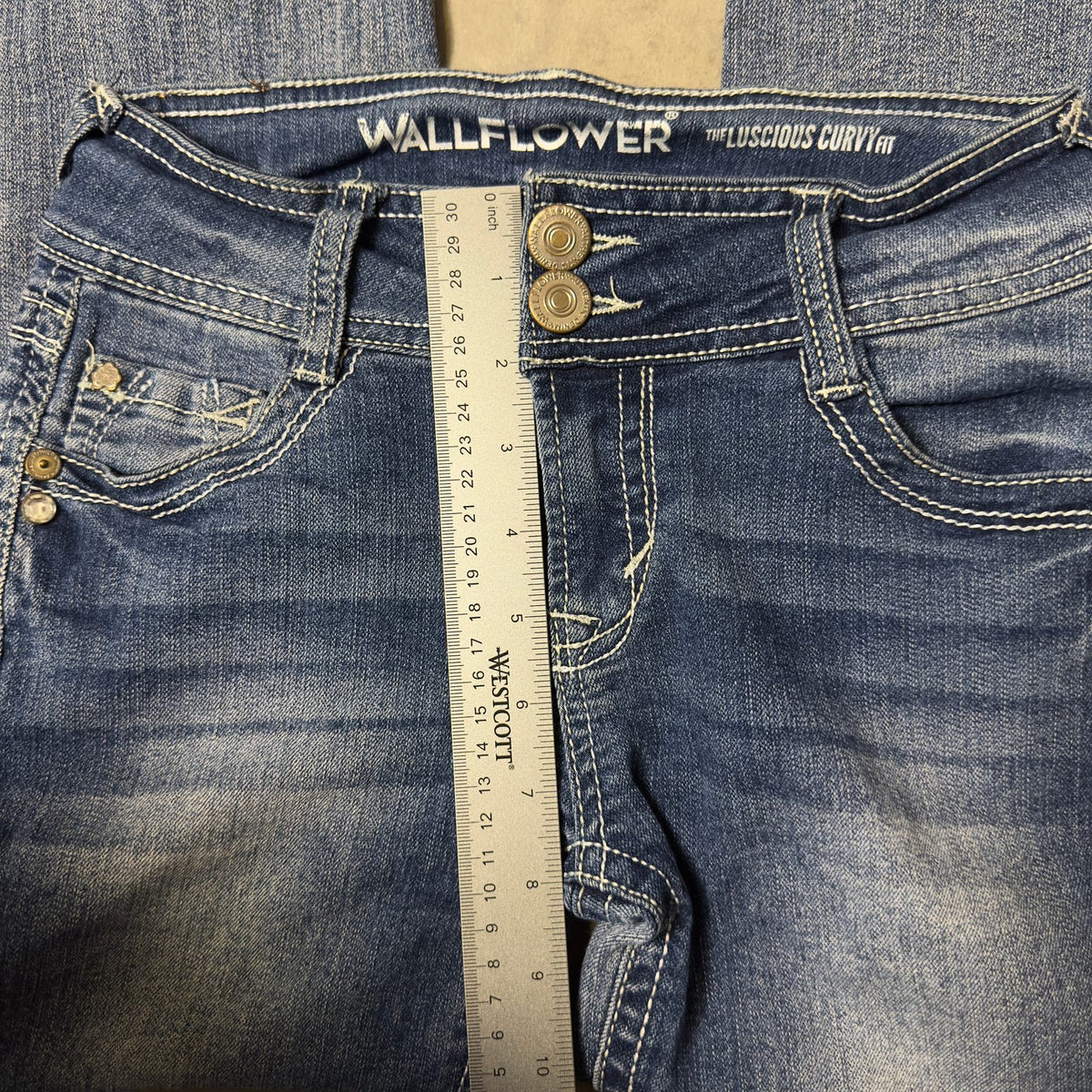 Wallflower Luscious Curvy Bootcut Jeans Womens Size 0