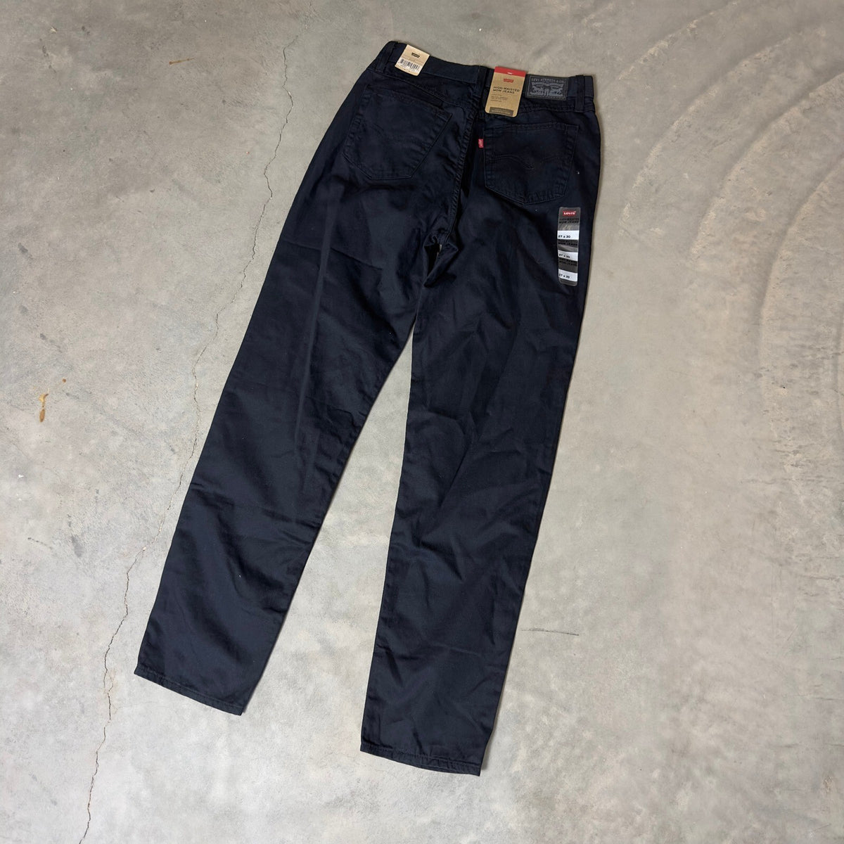 NWT Levi's High Waisted Mom Jeans Womens 27x30 Black Baggy