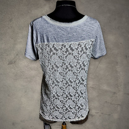 Miss Me Sequin Lace Back Tee Womens L Gray Cream Boho