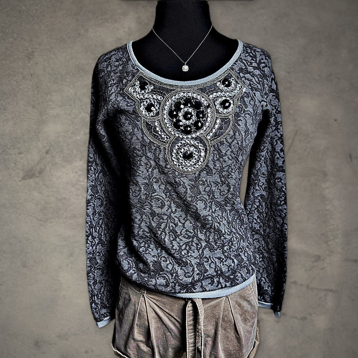 Daytrip Jeweled Floral Jacquard Knit Top Womens S Gray