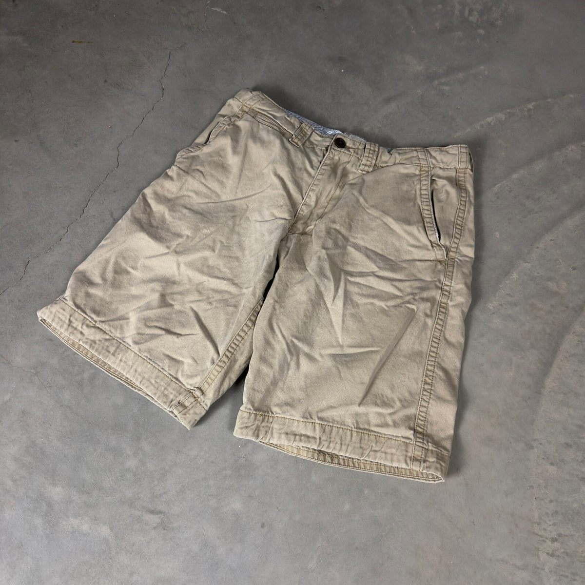 Aeropostale Flat Front Khaki Shorts Mens 33 Tan Baggy Preppy