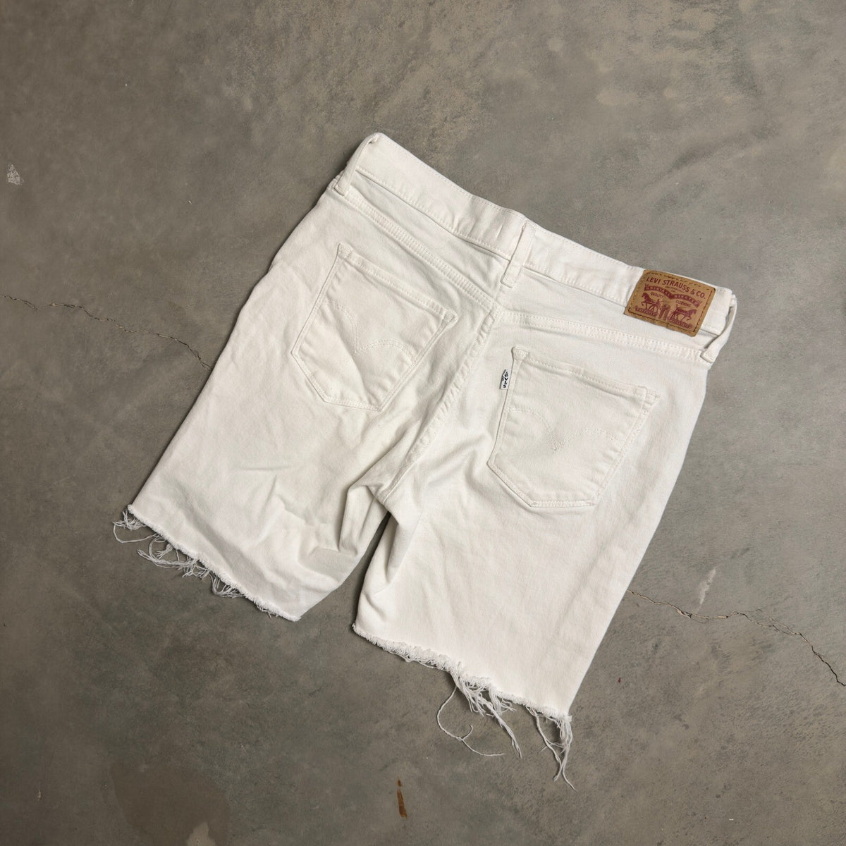 Levi's 711 Amazing Skinny Denim Shorts Womens 28 White