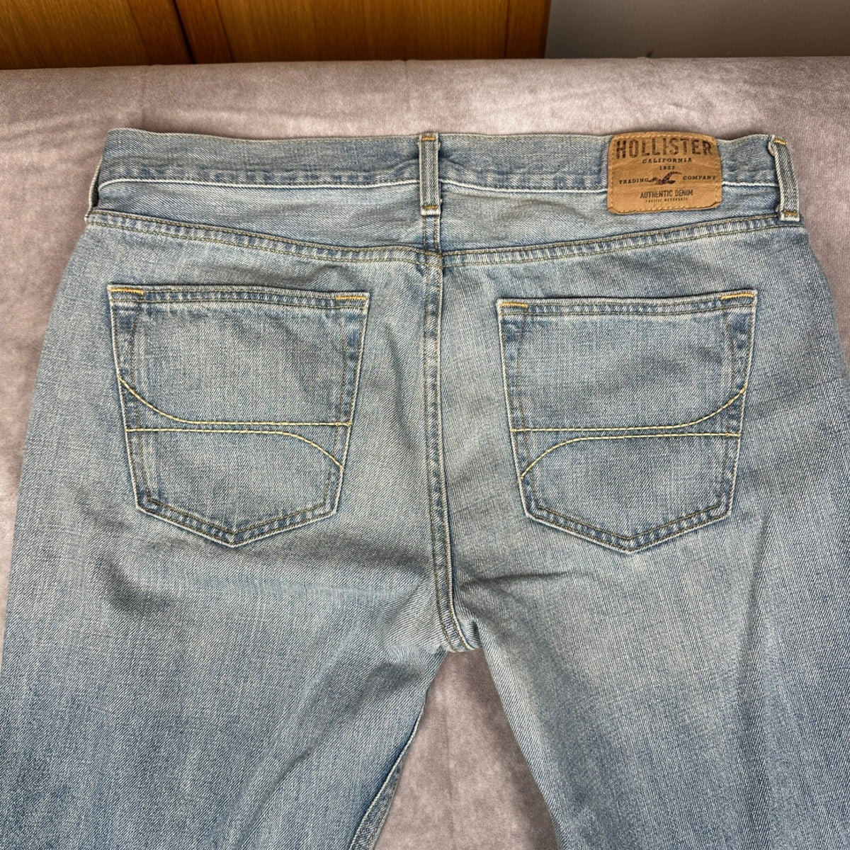 Hollister Classic Straight Jeans Mens 36x34 Light Wash Denim