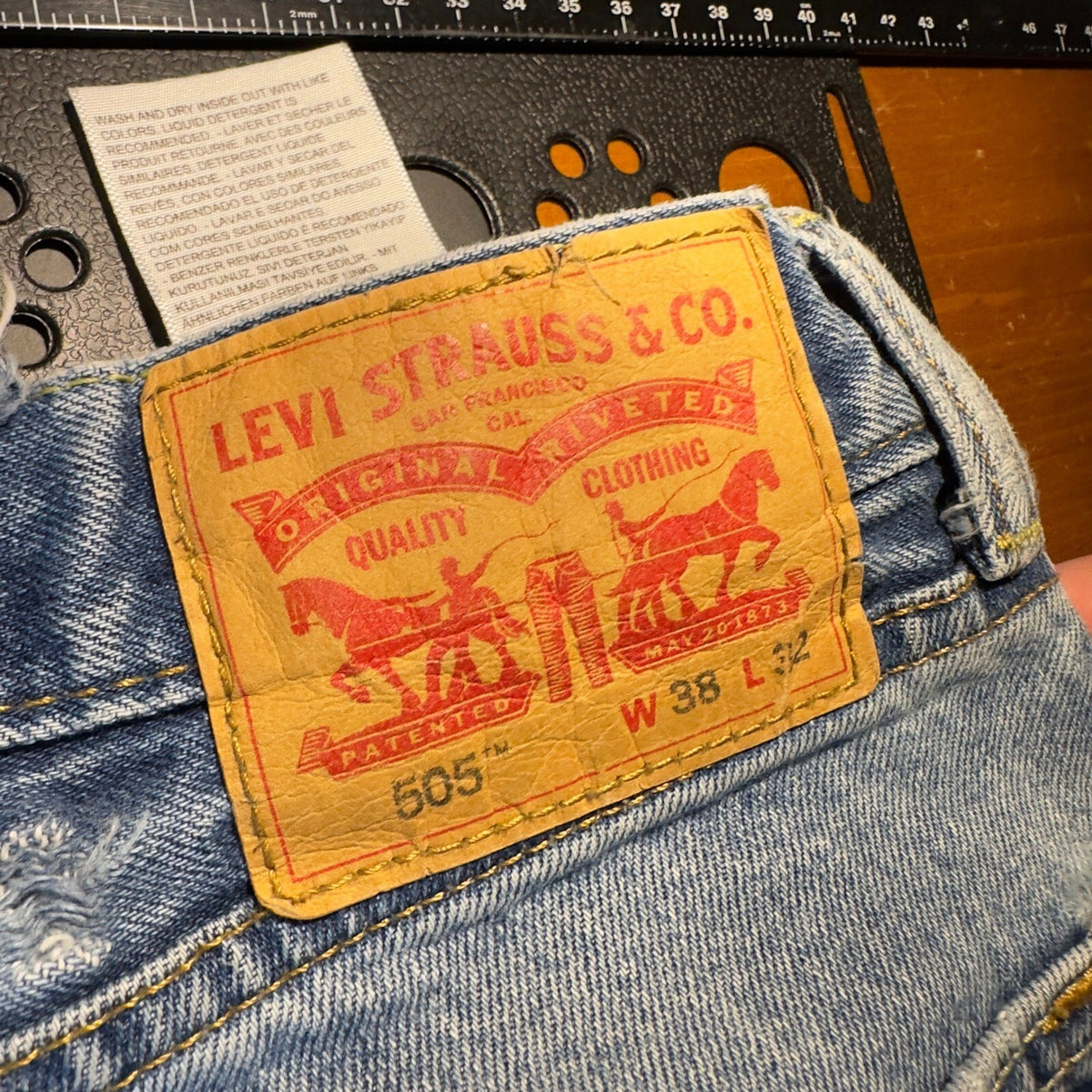 Levis 505 Regular Fit Jeans Mens 38x32 Medium Wash Baggy