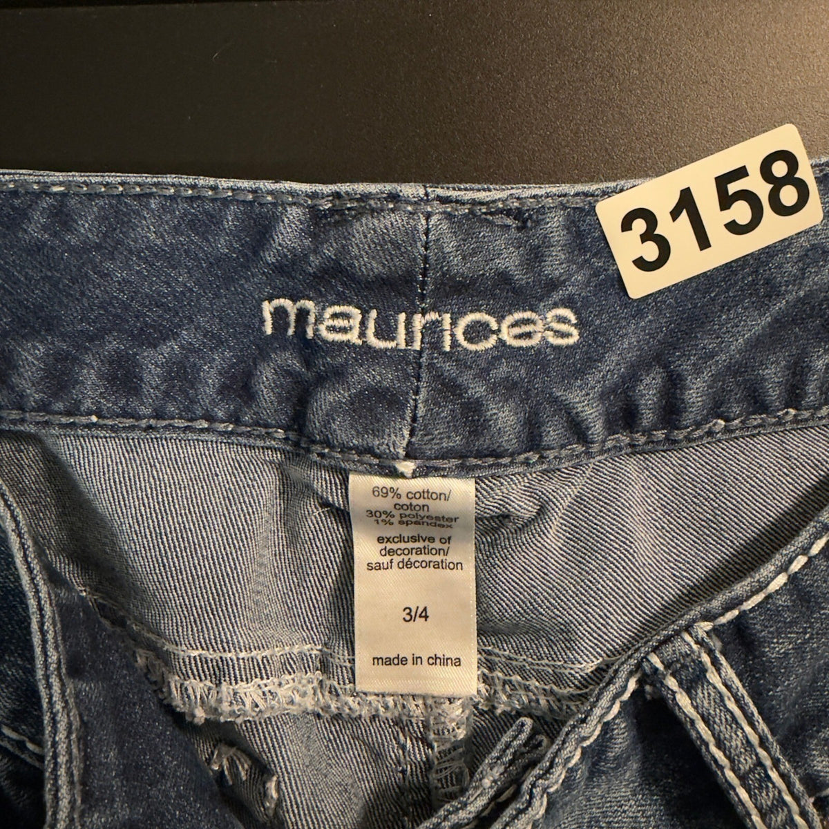 Y2K Maurices Capri Jeans Women 3/4 Medium Wash Embroidered