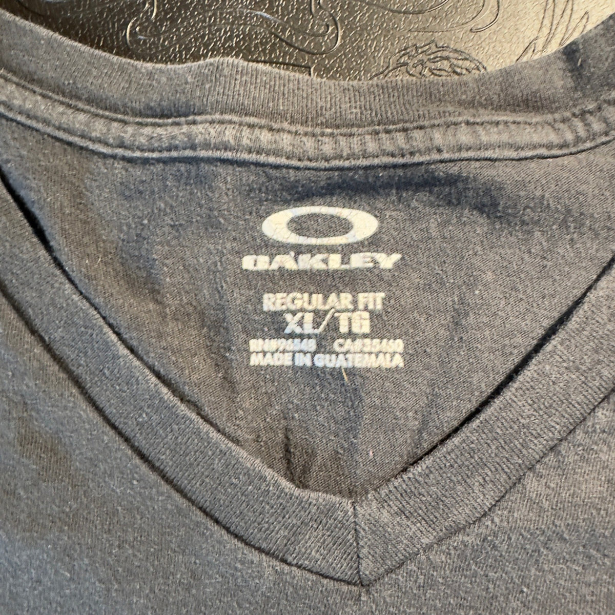 Y2K Oakley V-Neck T-Shirt Mens XL Black Sportswear Gorpcore
