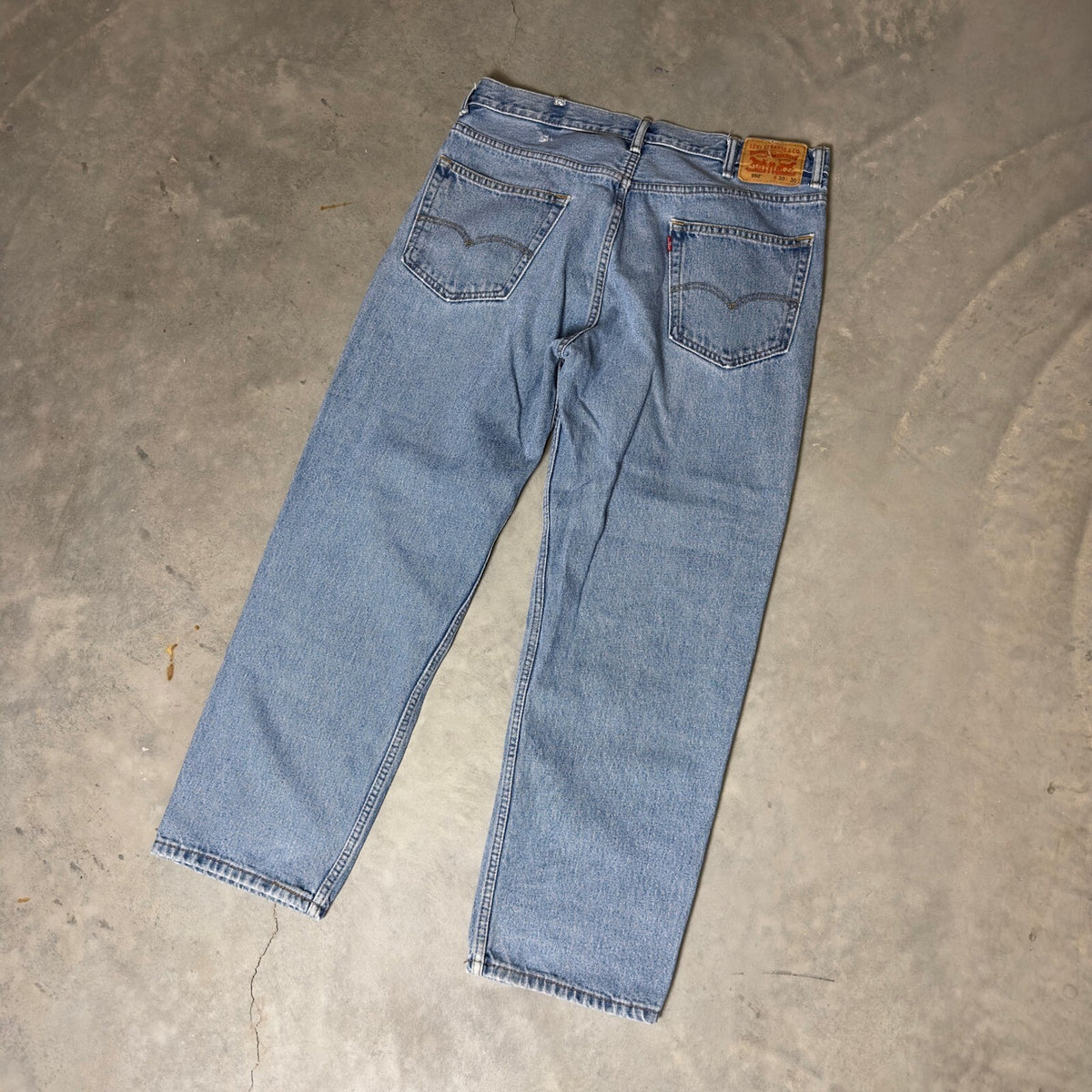 Levi's 550 Relaxed Fit Jeans Mens 38x30 Light Wash Blue