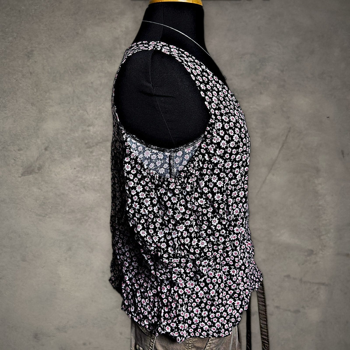 SO Cold Shoulder Floral Top Womens M Black Pink Boho