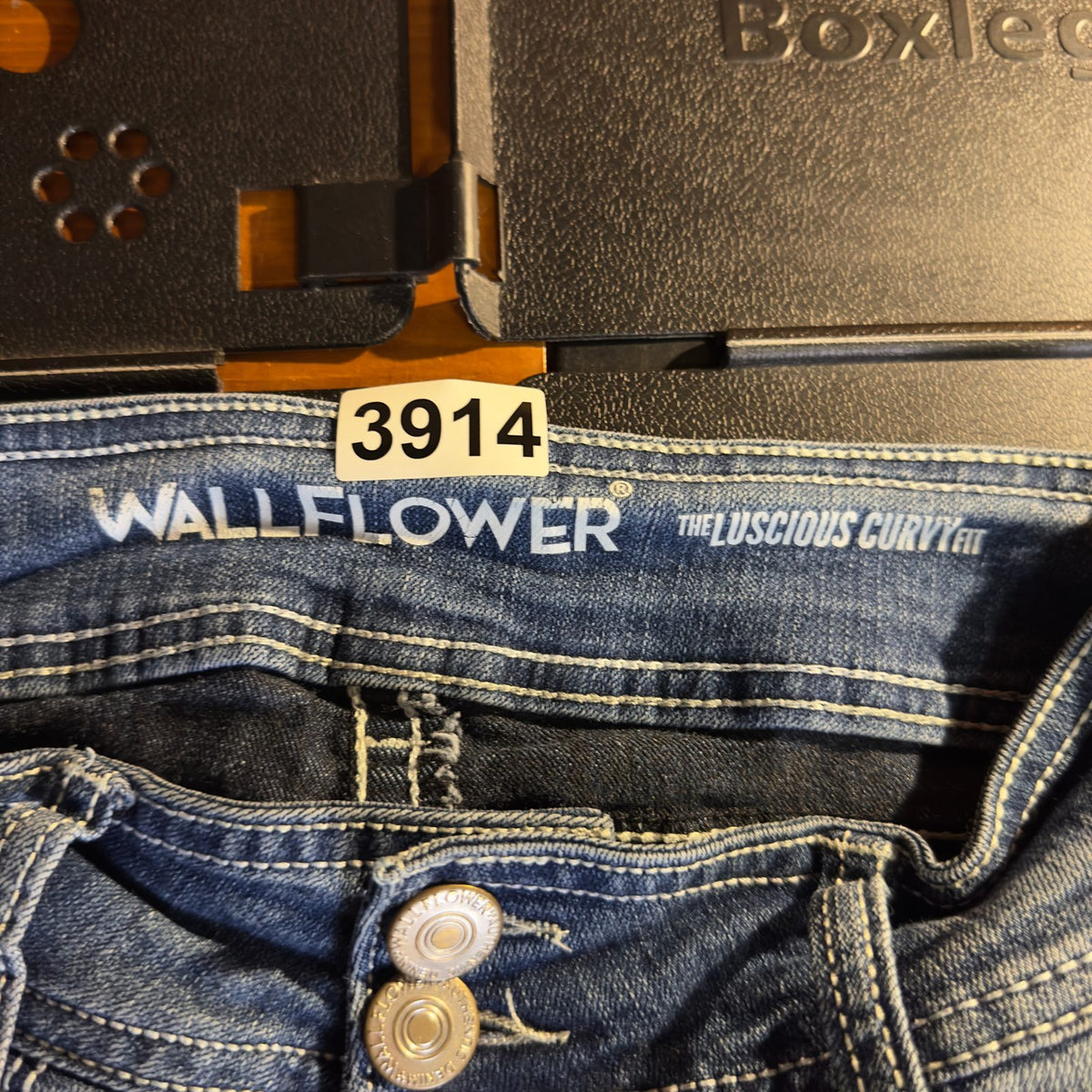 Wallflower Luscious Curvy Bootcut Jeans Womens Size 0