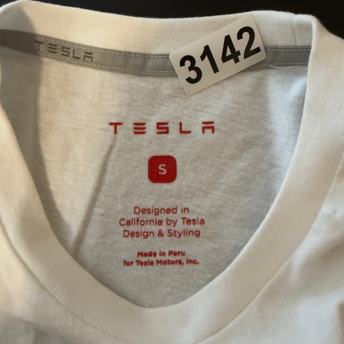 Tesla Graphic Logo TShirt Mens S White Short Sleeve Techwear