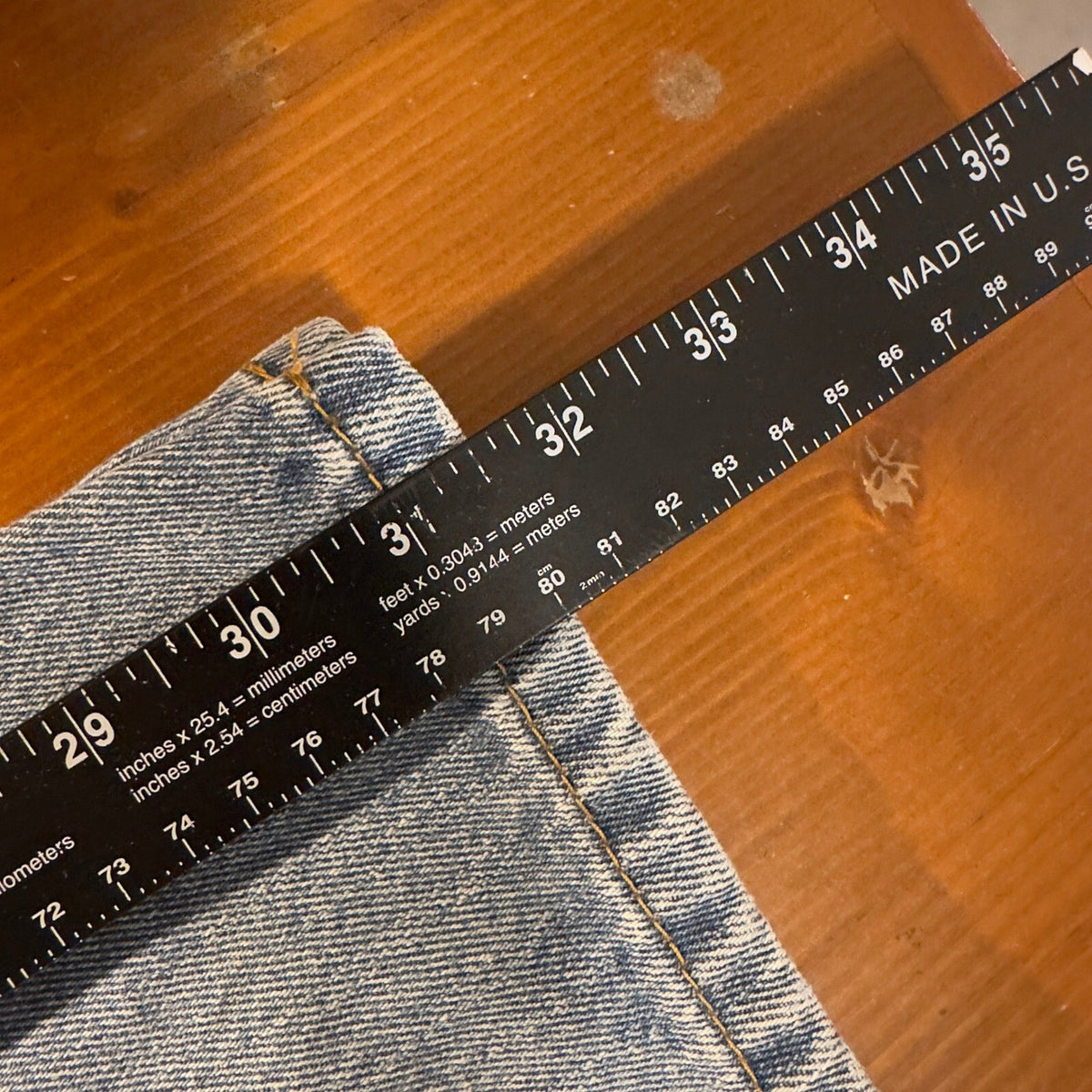 Vintage Levis 550 Relaxed Fit Jeans Mens 38x32 Light Wash