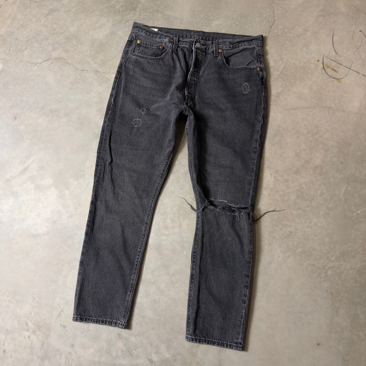 Levi's 501 Original Fit Jeans Mens 34x28 Black Distressed