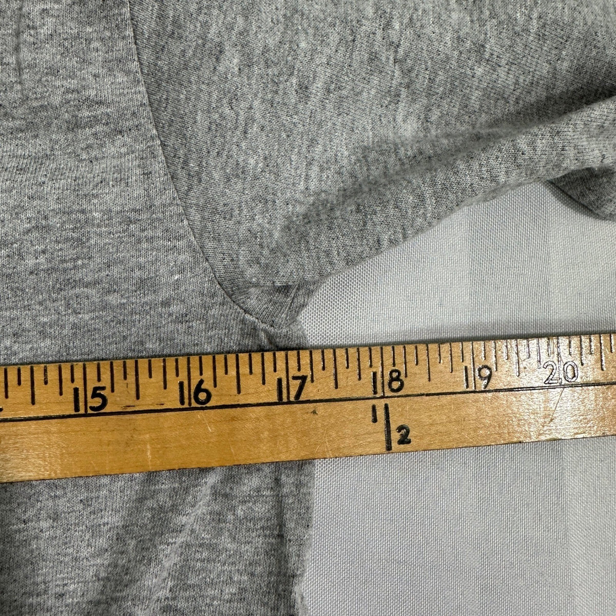 NWT Gildan Mens S Long Sleeve Heather Gray Tee