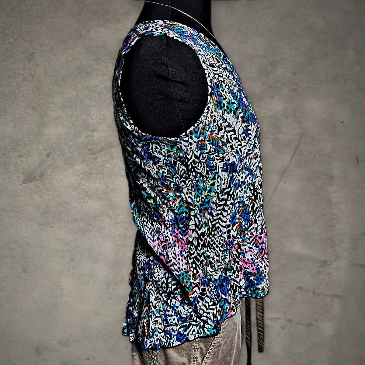 Renee C. Tank Womens Multicolor Feather Print Keyhole Back