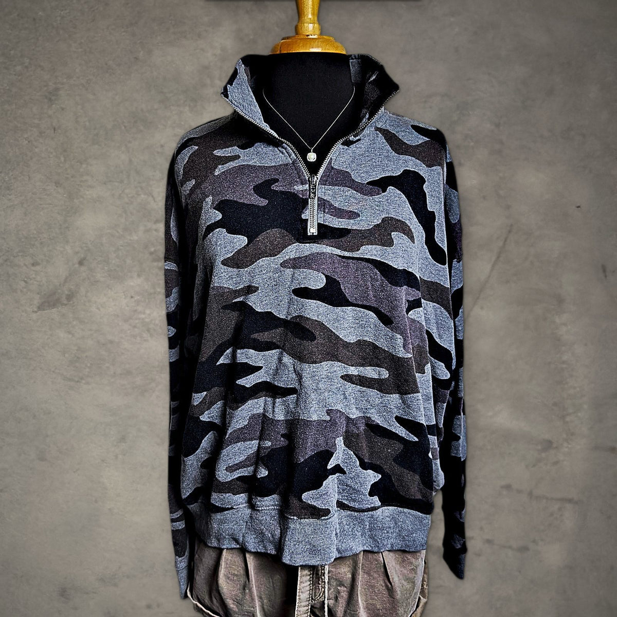 PINK Victoria's Secret Camo Quarter Zip Womens XL Gray