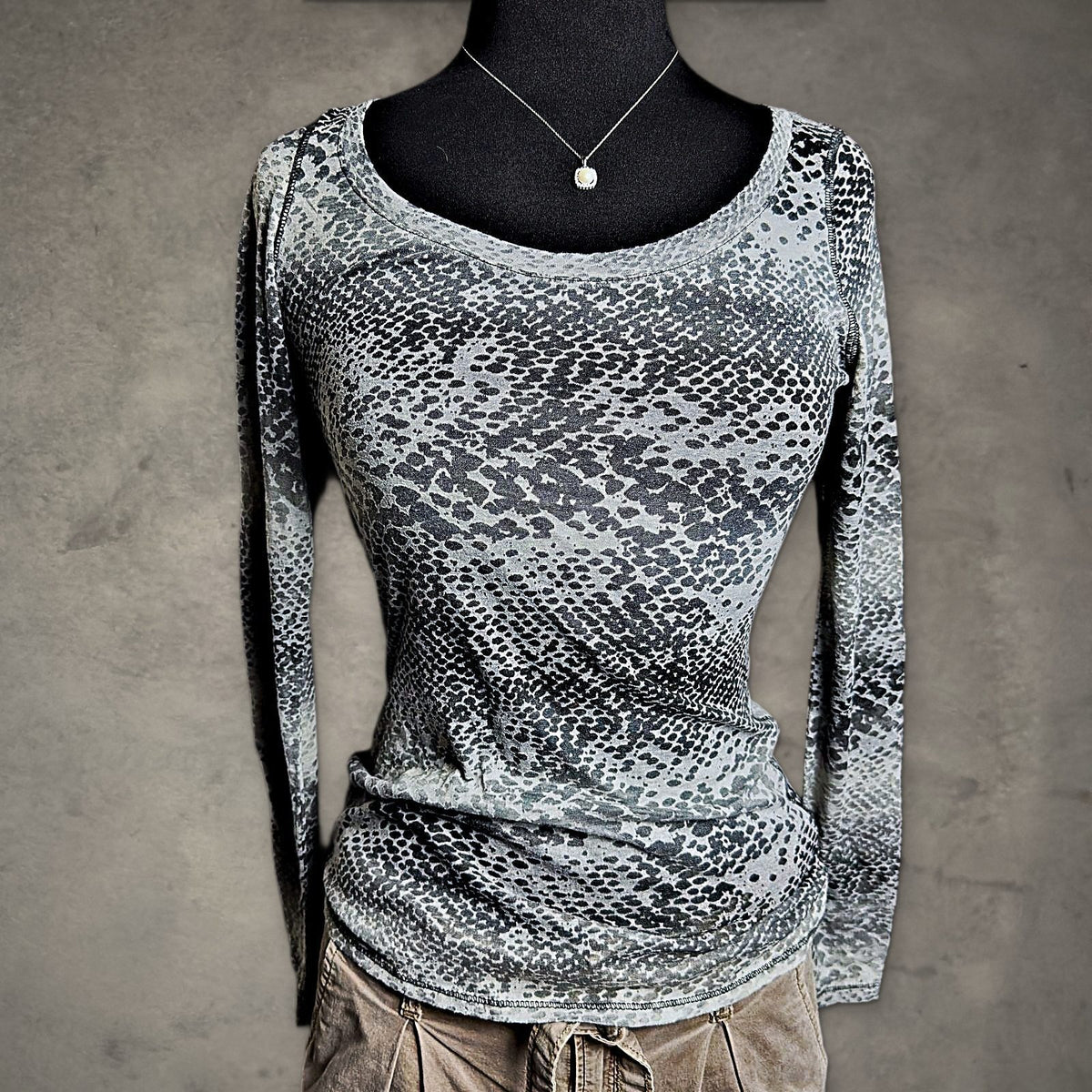 Express Snakeskin Print Long Sleeve Top Womens S Gray