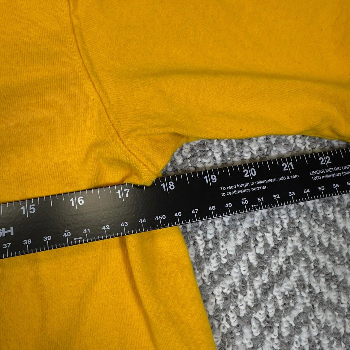 Vintage Y2K Champion Script Logo Tee Men M Yellow Streetwear