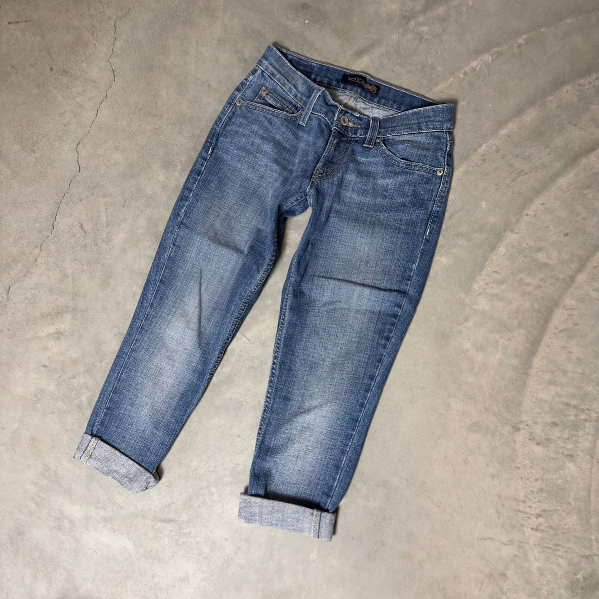 Levi's Straight Leg Jeans Womens 1M Blue Medium Wash