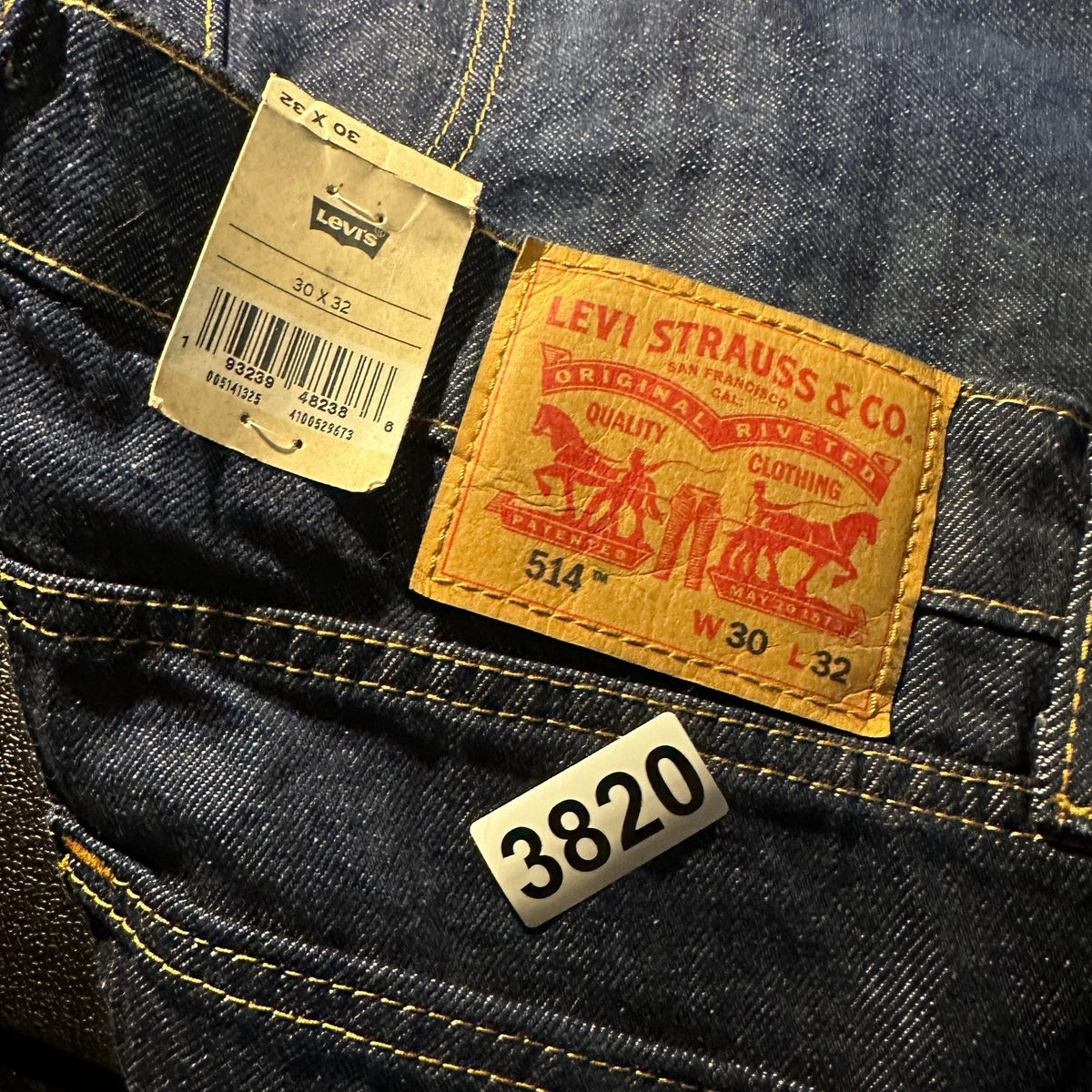 NWT Levi's 514 Mens Straight Jeans W30 L32 Dark Wash