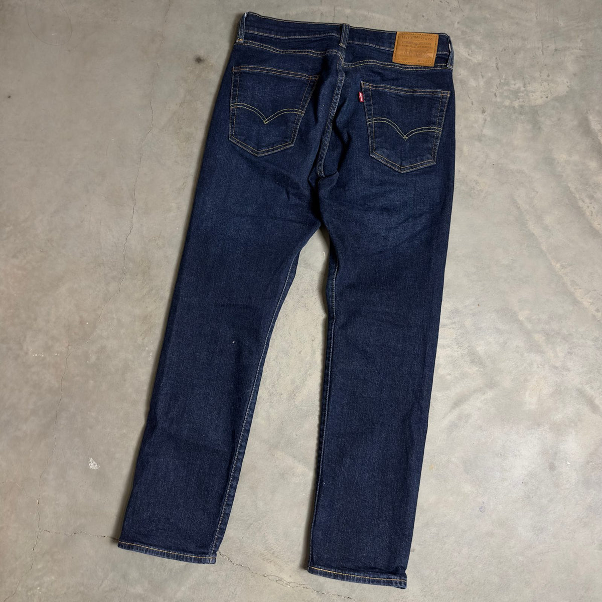 Levi's Premium 502 Taper Jeans Mens 31x32 Dark Indigo