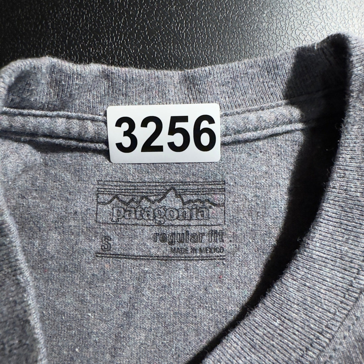 Patagonia Graphic T-Shirt Mens Small Grey Mountain Wave Logo