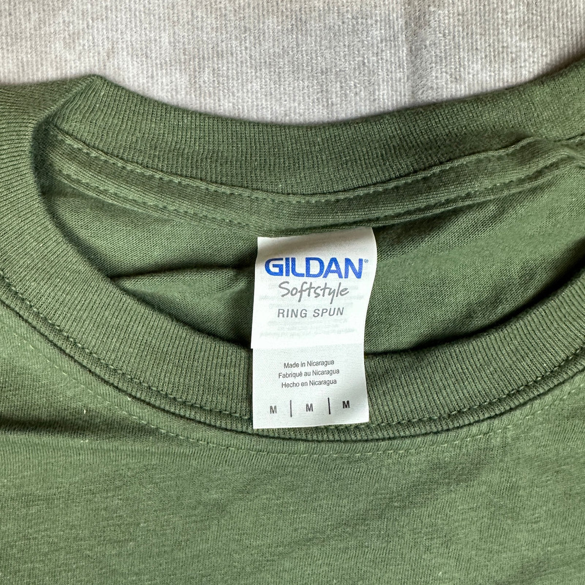 NWT Gildan Mens M Military Green Softstyle Cotton T-Shirt
