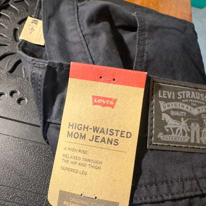 NWT Levi's High Waisted Mom Jeans Womens 27x30 Black Baggy