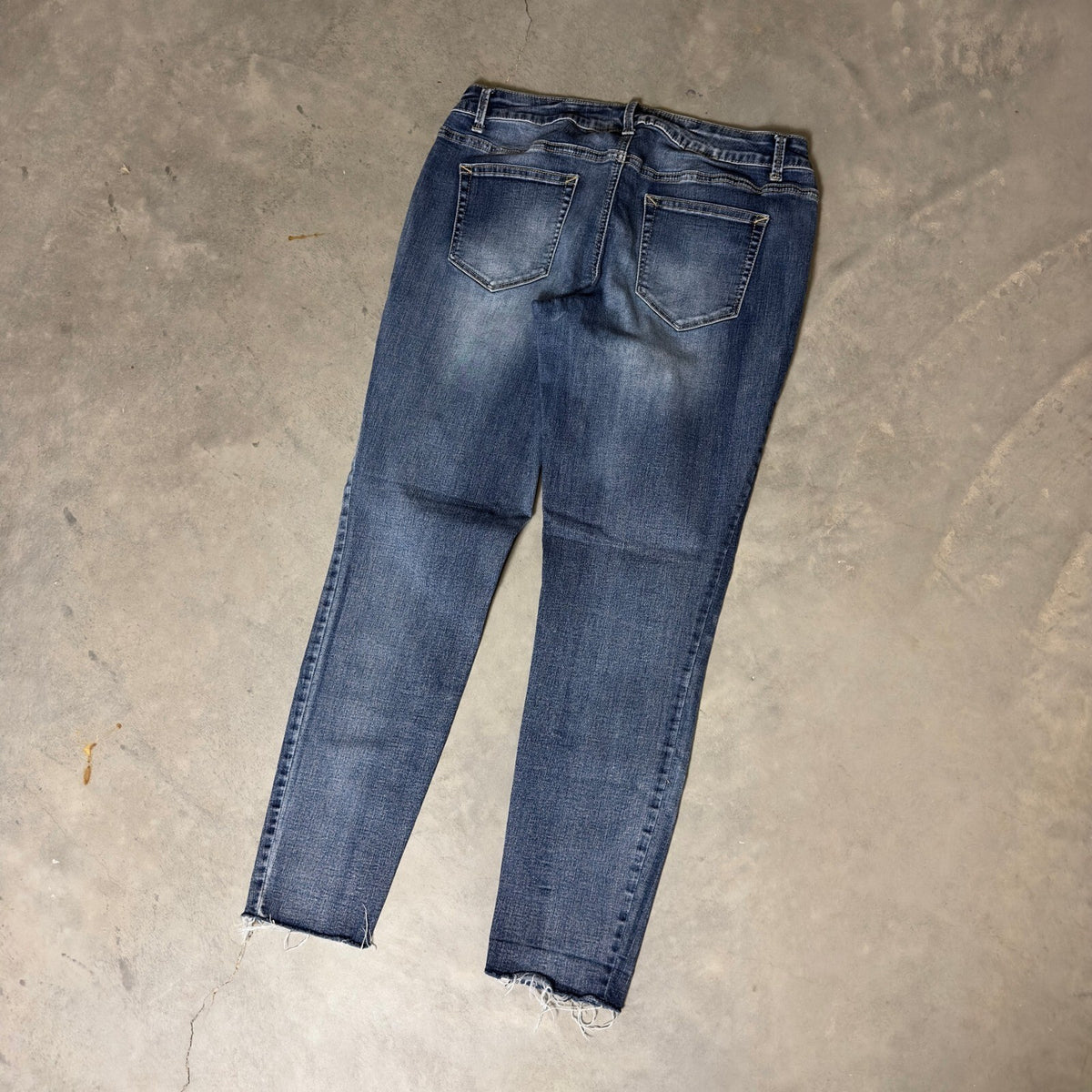 Maurices Skinny Jeans Womens L-REG Raw Hem Medium Wash Denim