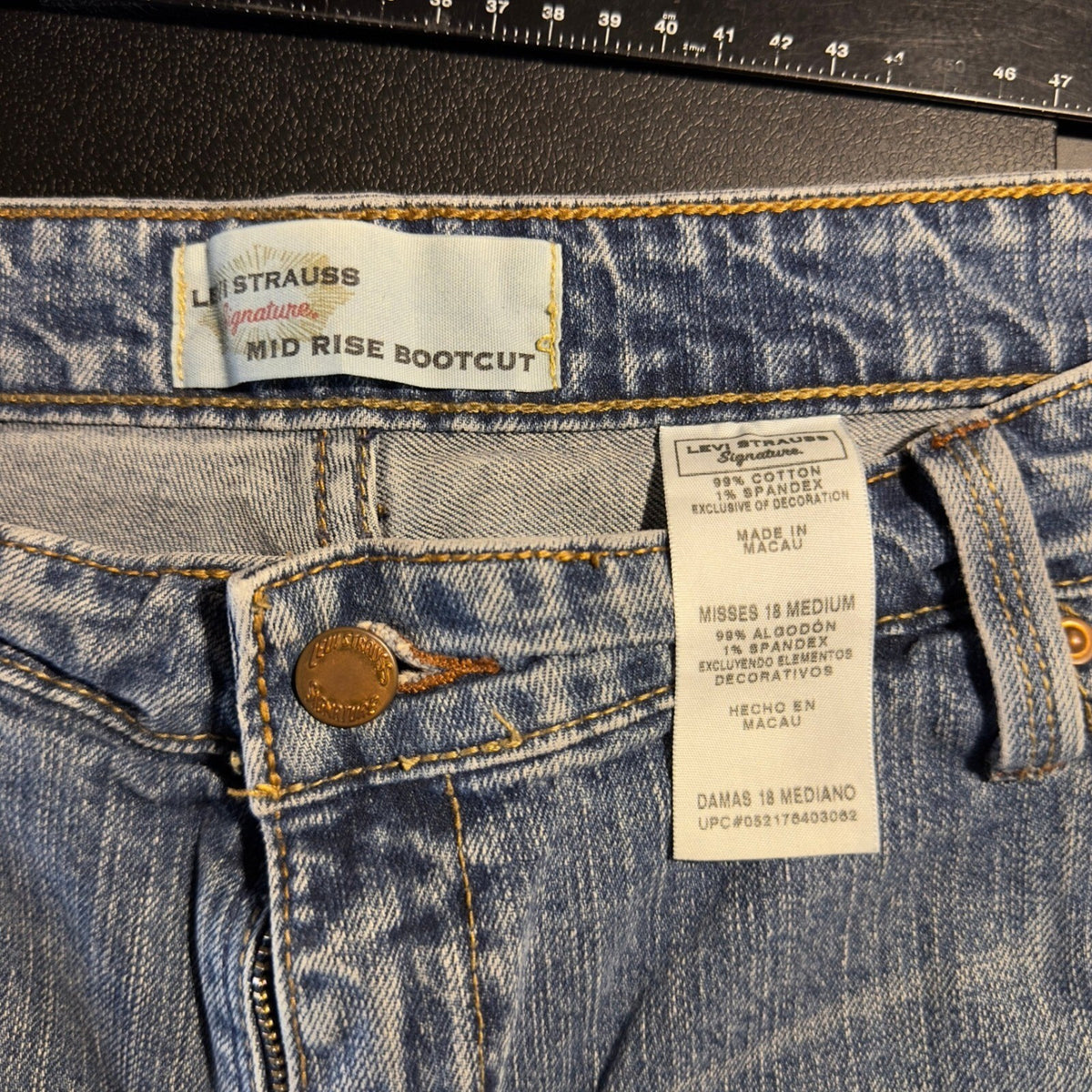 Vintage Y2K Levi Strauss Signature Bootcut Jeans Womens 18M