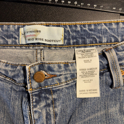 Vintage Y2K Levi Strauss Signature Bootcut Jeans Womens 18M