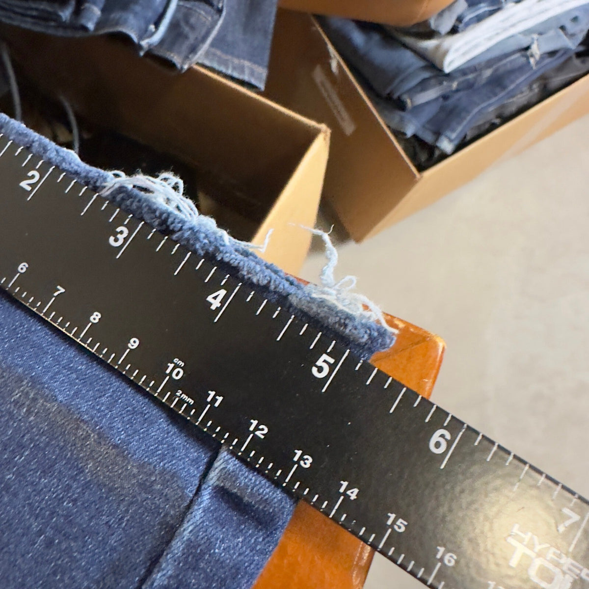 Levi's 721 High Rise Skinny Jeans Womens 31x30 Dark Wash Blue Raw Hem Casual