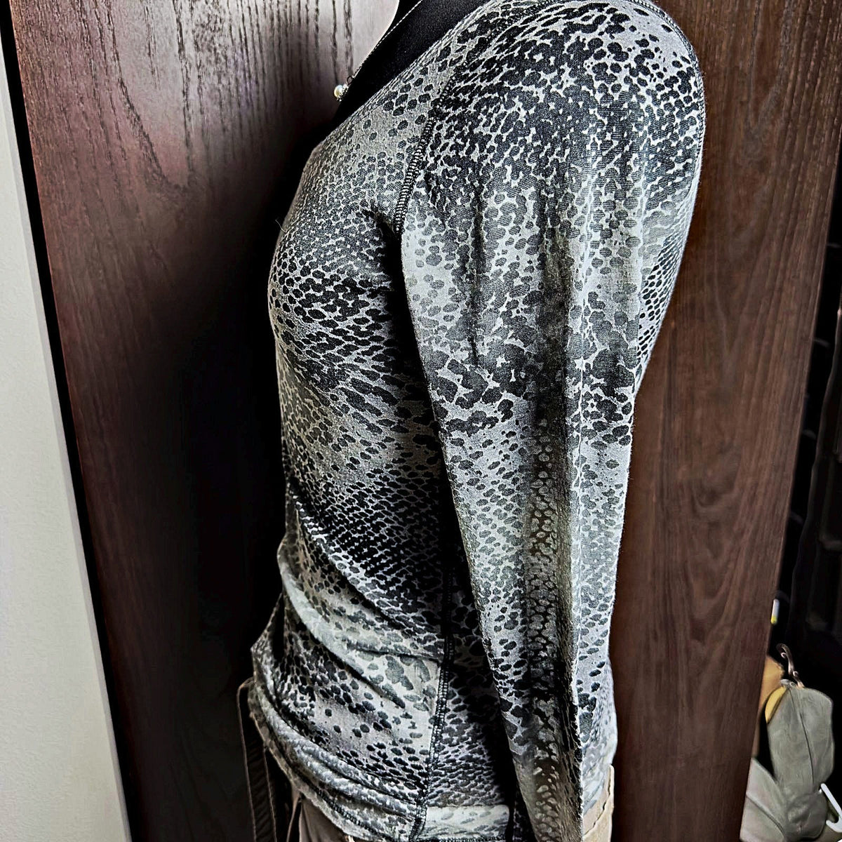 Express Snakeskin Print Long Sleeve Top Womens S Gray