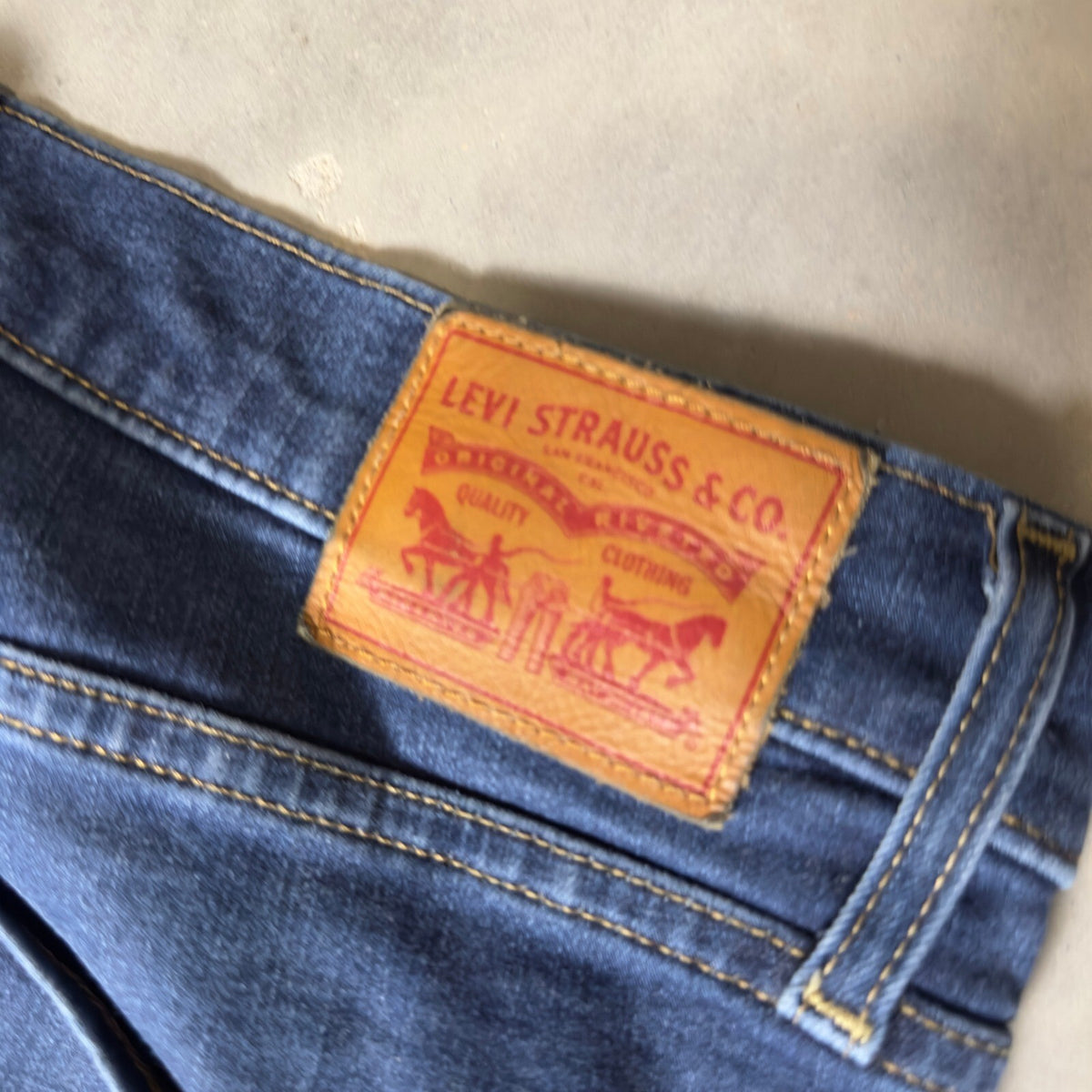 Levi's 721 High Rise Skinny Jeans Womens 31x30 Dark Wash Blue Raw Hem Casual