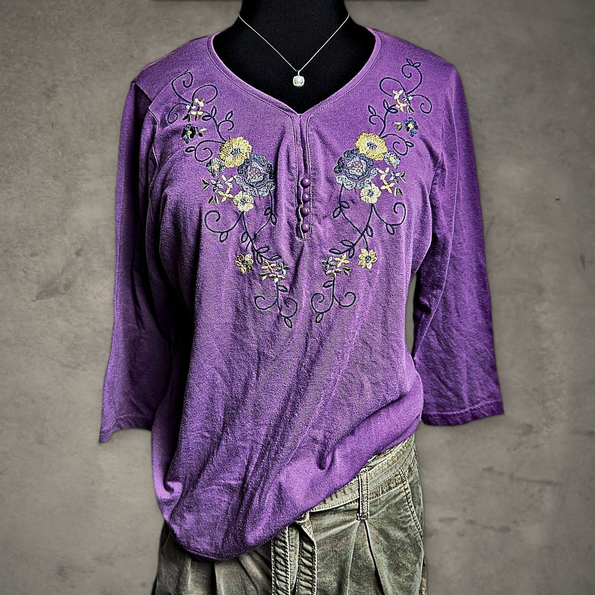 Liberty Lane Embroidered Floral Henley Top Womens L Purple
