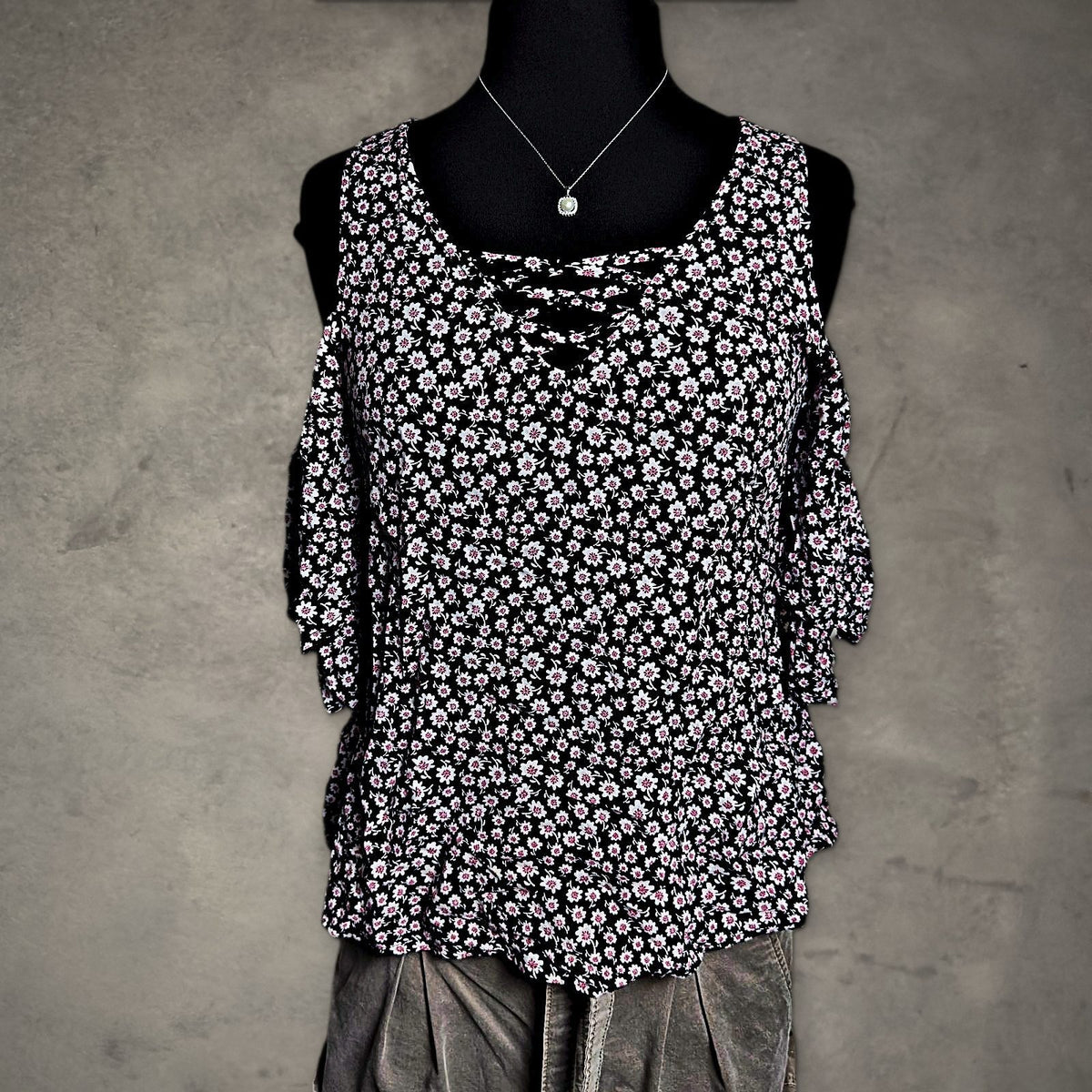 SO Cold Shoulder Floral Top Womens M Black Pink Boho