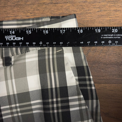 Chaps Plaid Flat Front Shorts Mens 36 Grey Black Baggy Golf