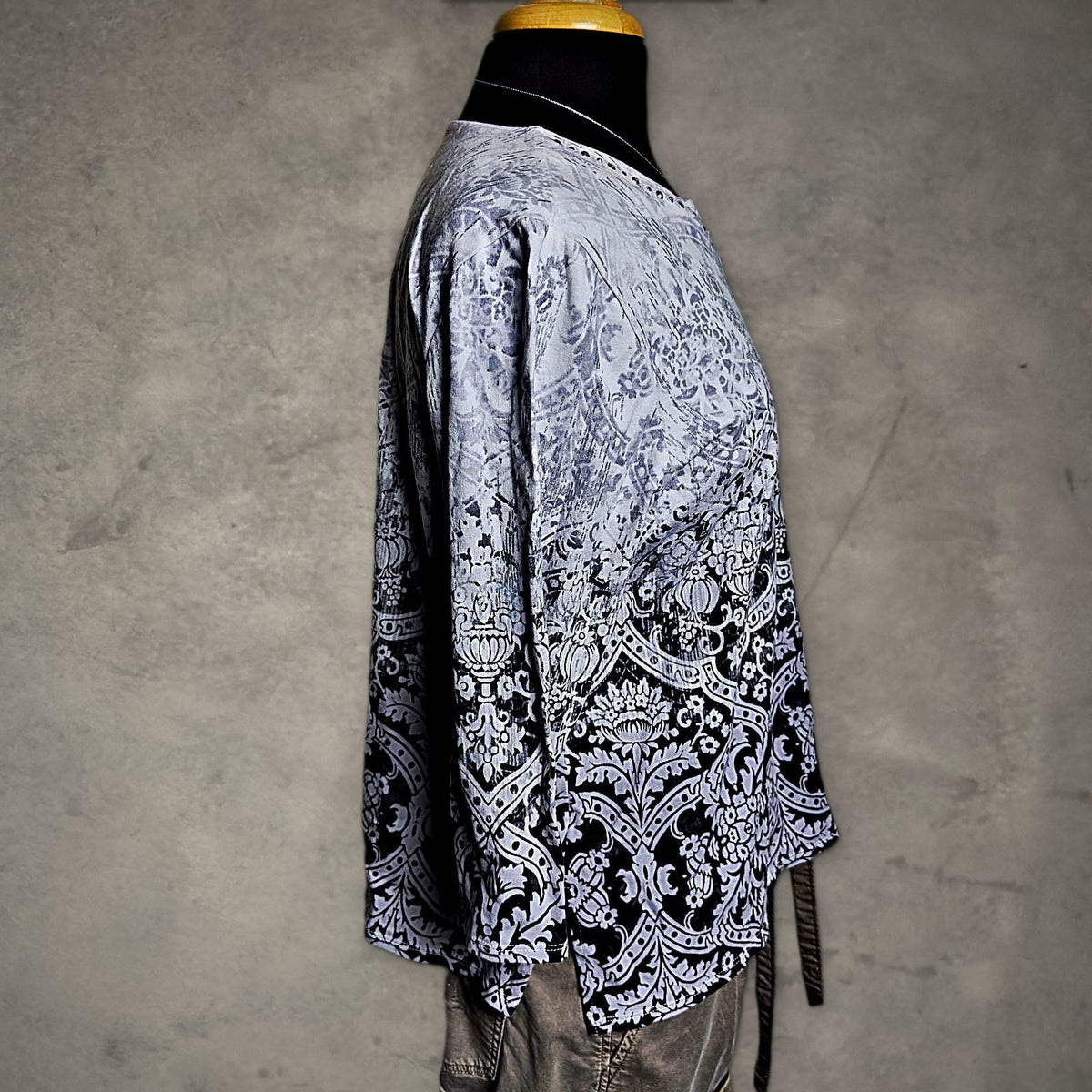 Alfred Dunner Damask Studded 3/4 Sleeve Top Womens M Gray