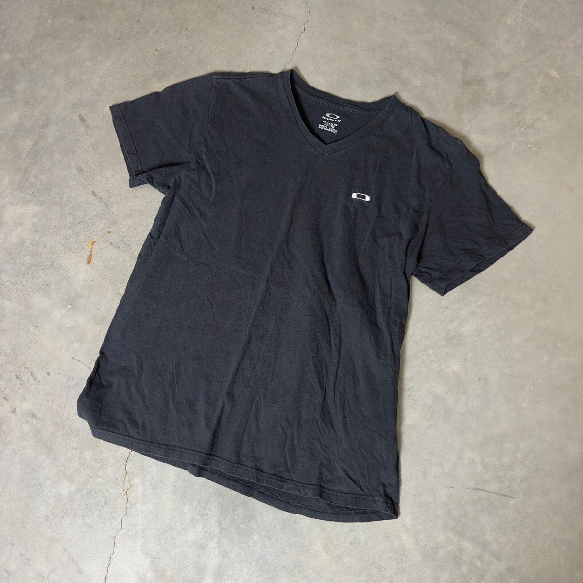 Y2K Oakley V-Neck T-Shirt Mens XL Black Sportswear Gorpcore