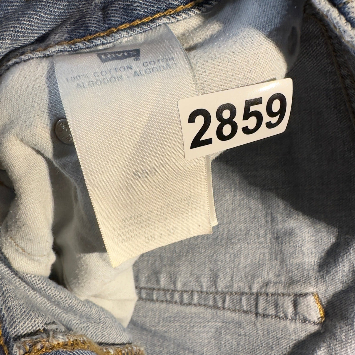 Vintage Levis 550 Relaxed Fit Jeans Mens 38x32 Light Wash